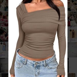 Long Sleeve Ruched Top!!